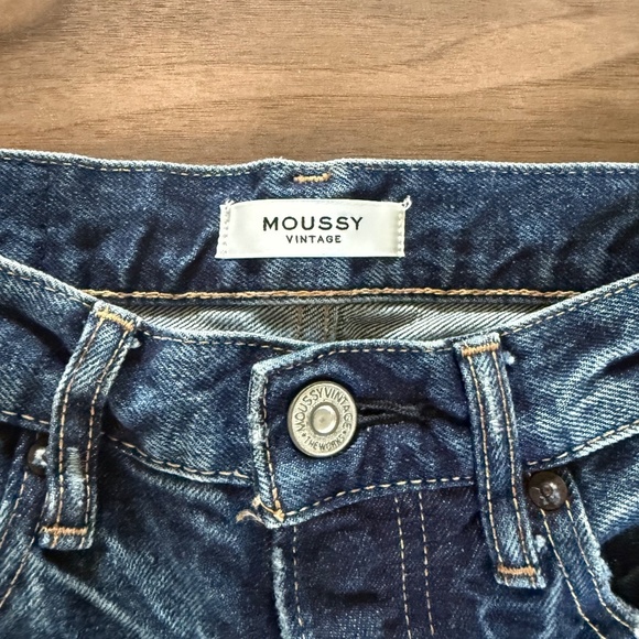 Moussy Vintage | Cropped Distressed Jeans | Size 25 - Picture 9 of 10